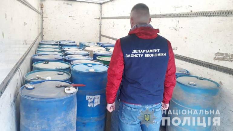 Через українсько-молдовський кордон українці незаконно ввозили спирт в Чернівці
