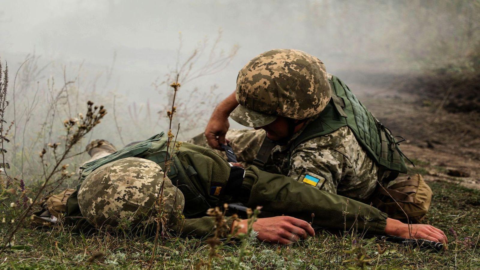 На Донбасі знову поранено українського бійця