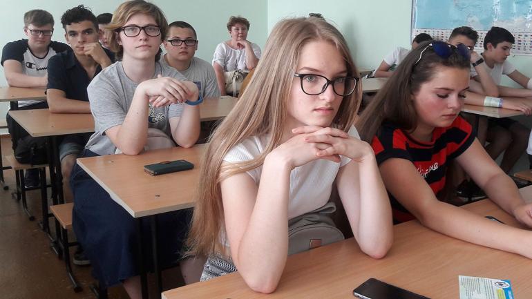 З наступного року школярам-відмінникам даватимуть грошові премії