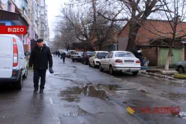Для чого в одному з вінницьких дворів потрібен шлагбаум?**
