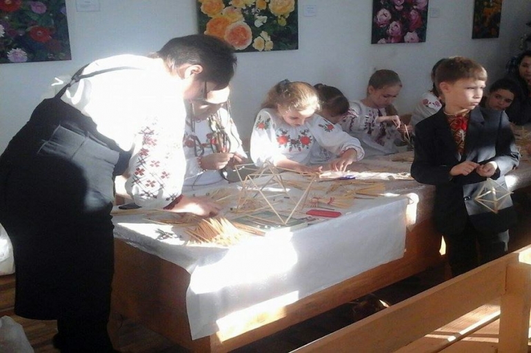 Вінницькі школярі тепер вміють робити різдвяних &laquo;павучків&raquo;