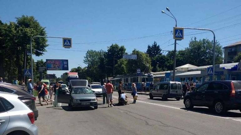 У Вінниці у ДТП на Лісопарку загинув пішохід