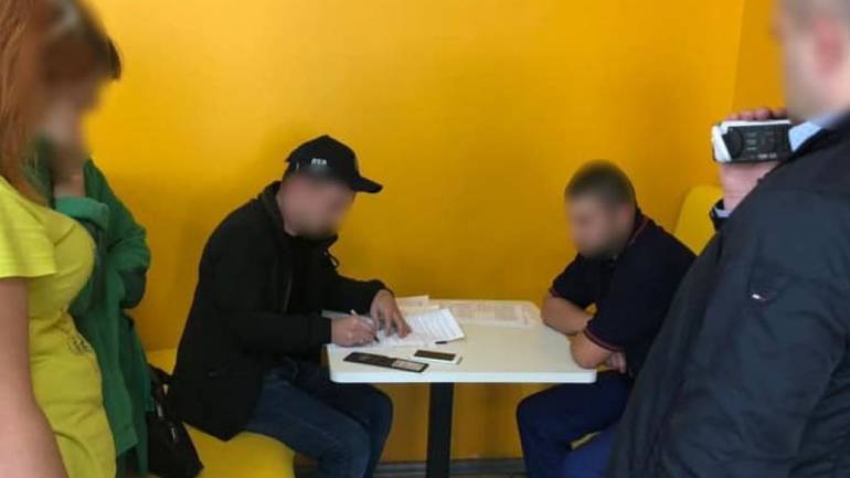 Поліцейські під Києвом чотири години катували чоловіка