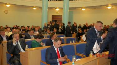 Депутати Вінницької облради зараз проводять сесію разом з &laquo;тітушками&raquo;