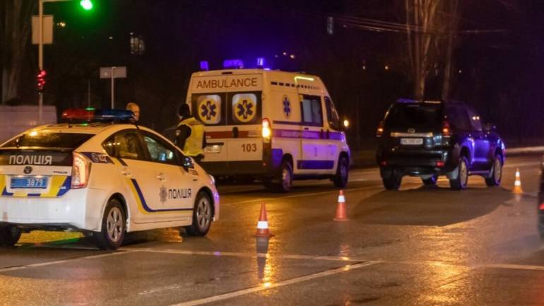 П'яний пішохід впав на проїжджій частині дороги у центрі Вінниці