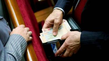 Вінницькі нардепи заробили за місяць майже 450 тисяч