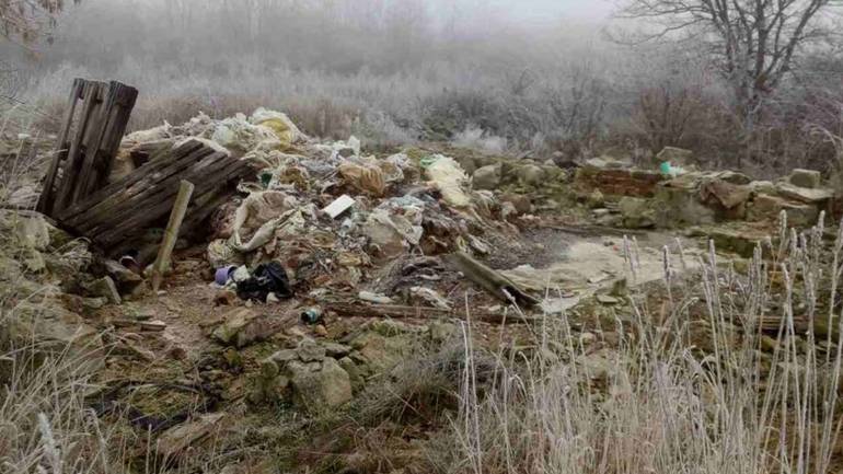 На Вінниччині виявили зруйновану будівлю із небезпечними хімікатами