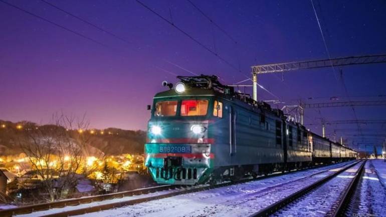 Пасажирці поїзда &laquo;Київ-Рахів&raquo; роздробило таз