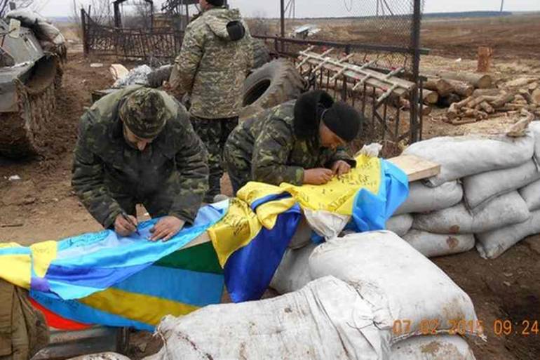 Солдати 128-ї гірсько-піхотної бригади сидять без зв'язку та теплого одягу