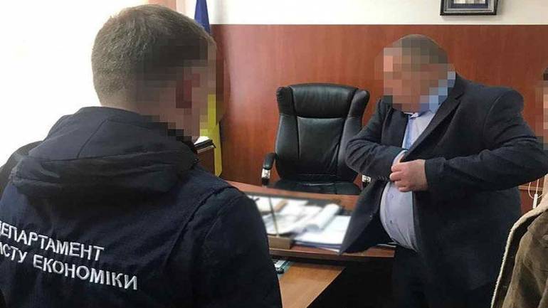 Вінницького посадовця, який &laquo;сидів на відкатах&raquo;, відсторонили від роботи
