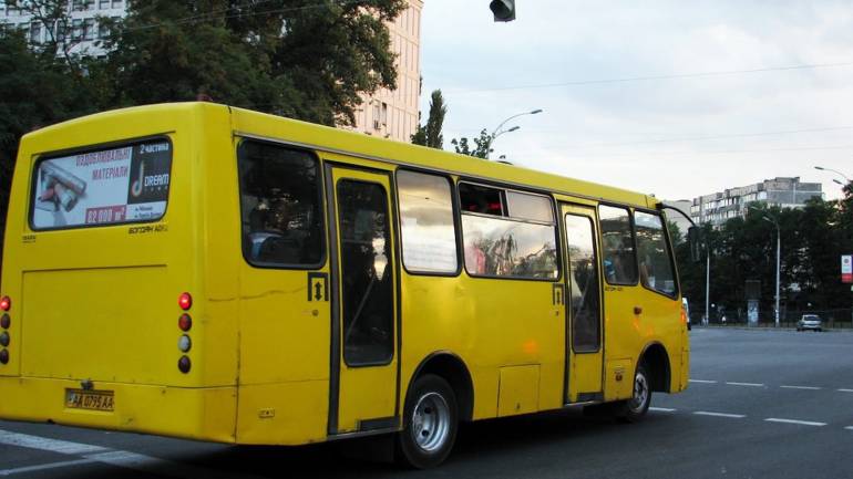 Шість гривень за проїзд : відсьогодні вінницькі маршрутки подорожчали