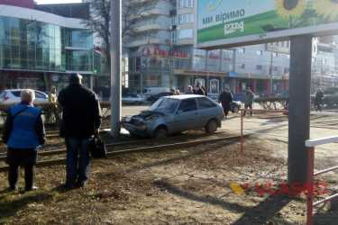 ДТП з трамваєм і Таврією у Вінниці фото