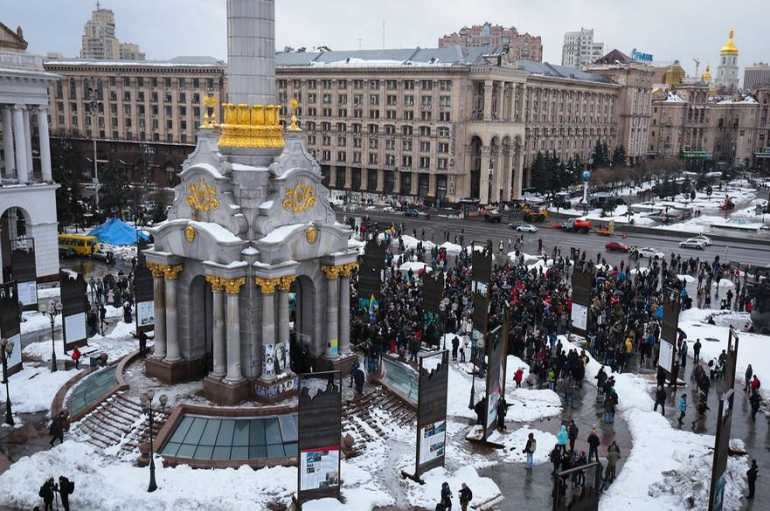 На Майдані Незалежності сталася сутичка між &laquo;Азовом&raquo; і радником президента