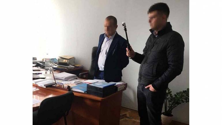 По 100 доларів хабара за вагон брали на вінницькій залізниці