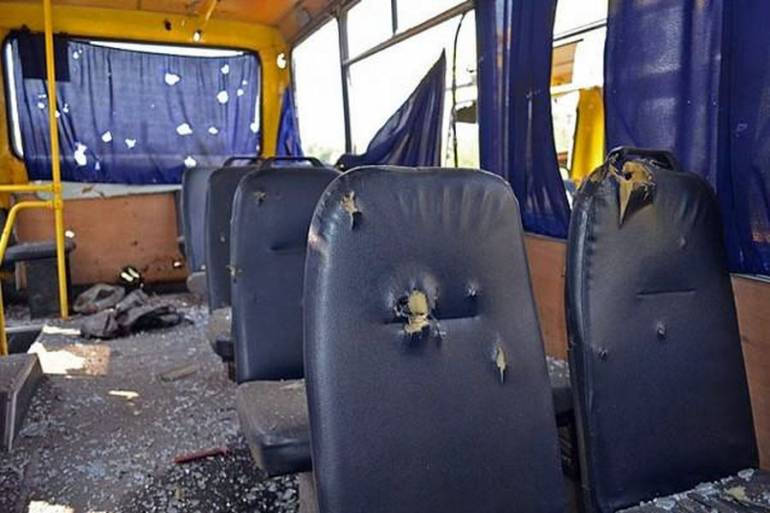 Терористи обстріляли рейсовий автобус під Волновахою &mdash; десять загиблих