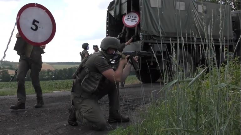 Вінницькі нацгвардійці несуть службу на мобільних блокпостах у зоні ООС