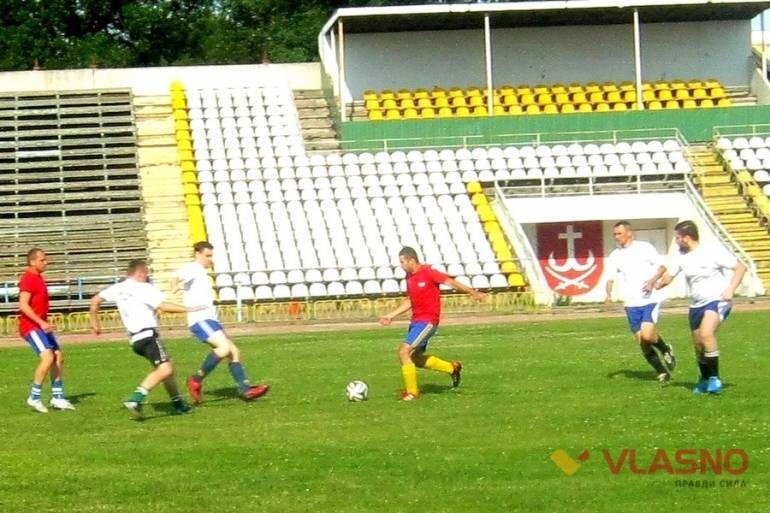 футбольний матч між командою очільників Футбольних клубів області і командою журналістів Вінниці фото