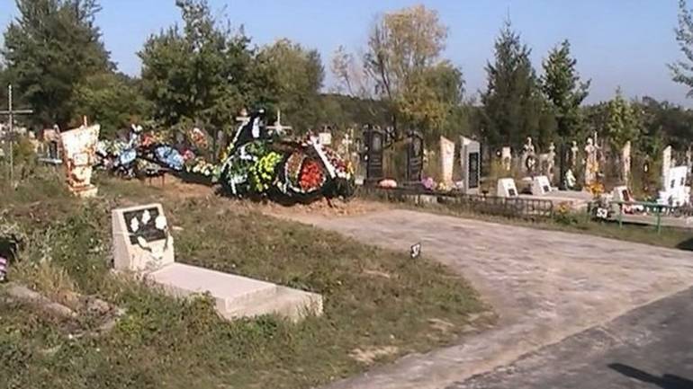 У Вінниці ведеться збір доказів на підприємство, яке бере кошти за в&rsquo;їзд на кладовище
