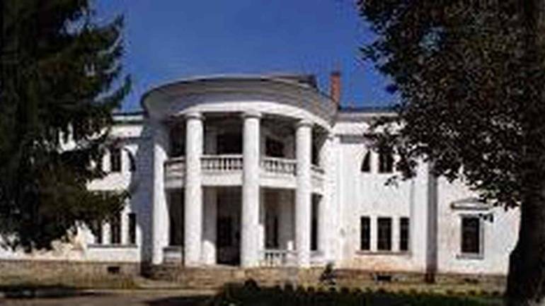 Архітектуру класицизму можна побачити на Вінниччині у палаці графа Ксідо