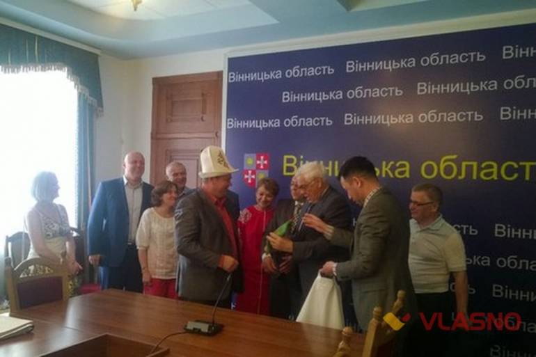  зустріч керівництва Вінницької області та Посла Киргизстану Улукбека Чіналієва фото