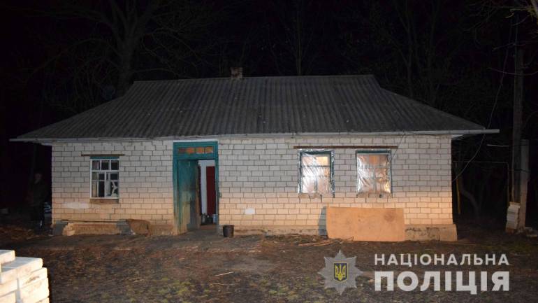 На Вінниччині жінка вбила брата кочергою