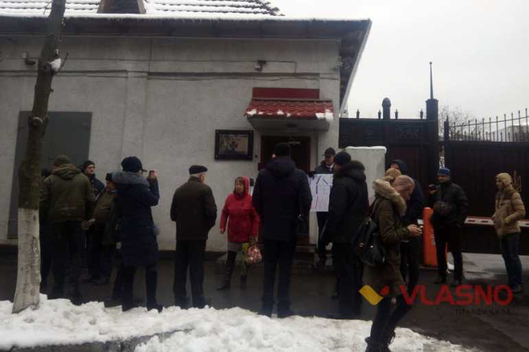 &laquo;Сьогодні Міша, а завтра - ти&raquo; - у Вінниці пікетували Управління СБУ (ФОТО)