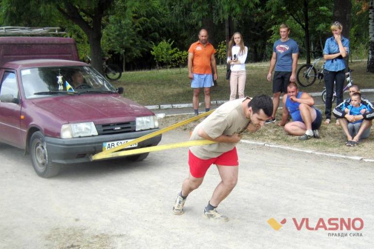 спортивні ігри силачів "Козацькі розваги" фото