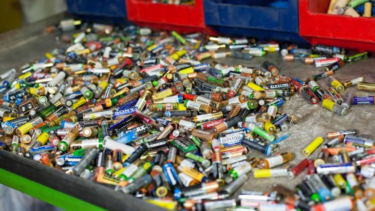 Дві європейські компанії перероблятимуть батарейки з України