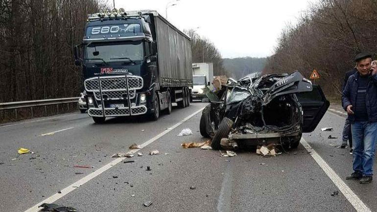На об&rsquo;їзній біля Вінниці сталася жахлива ДТП: автівки перекрили рух транспорту
