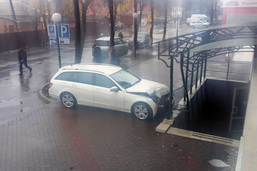 ДТП біля ТЦ "Квартал" у Вінниці фото