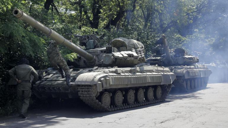 На Луганщині окупанти стягують танки та нарощують мінні поля