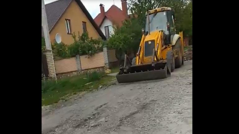 &ldquo;Ми як сироти, вони - як улюблені діти&rdquo;: вулицю Смирнова у Вінниці асфальтують лише наполовину