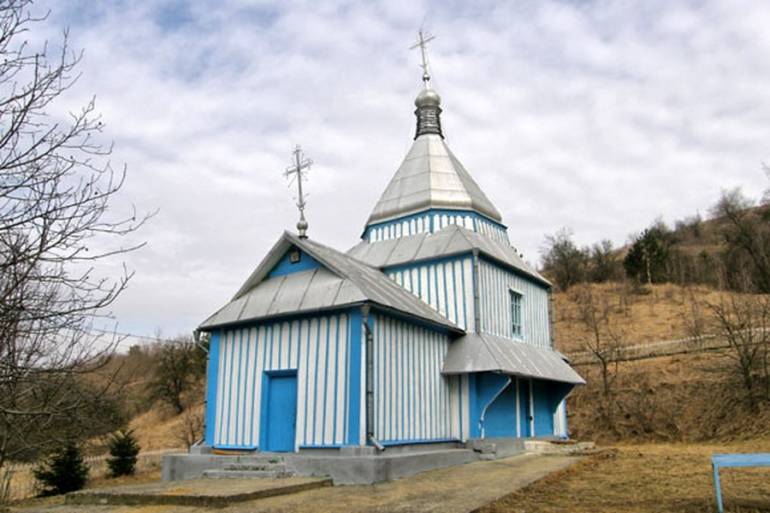 козацька церква у селі Бернашівка фото