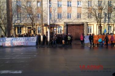 Мітинг під вінницьким СІЗО тривав до пізнього вечора