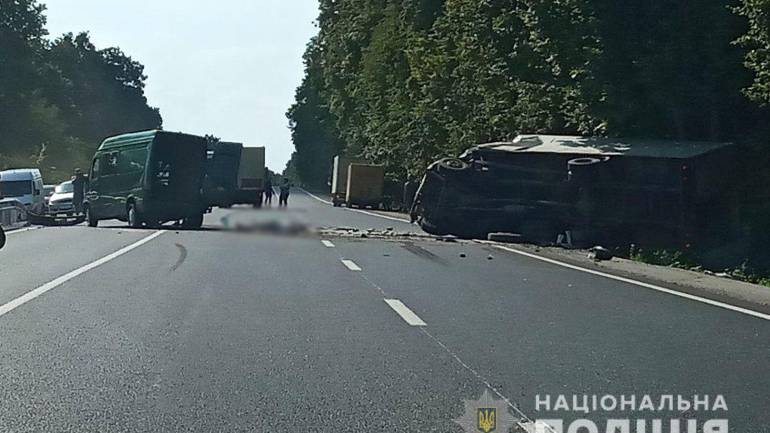 У ДТП на Вінниччині загинули водій та пасажир вантажівки