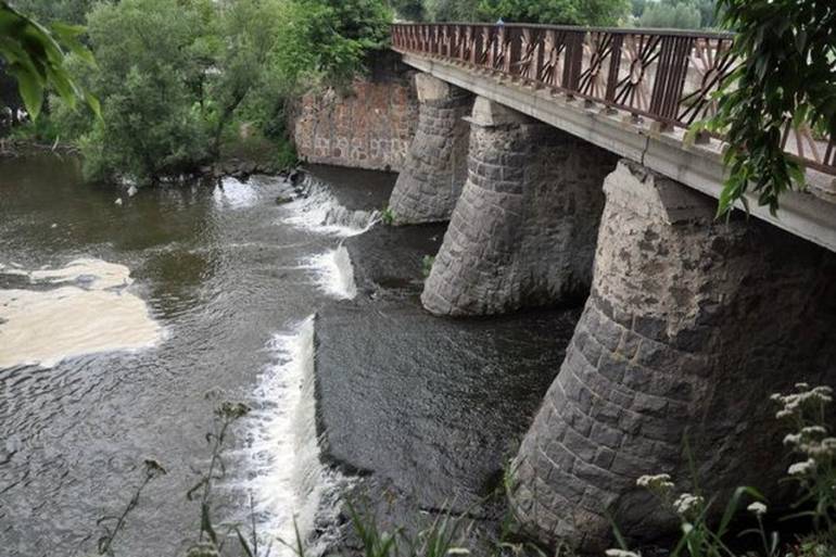 кам'яний міст у селищі Дашів фото