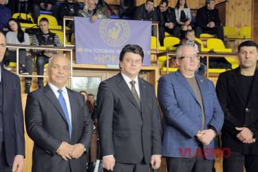 Міністр побував у &ldquo;Нокауті&rdquo; і повис на турніку