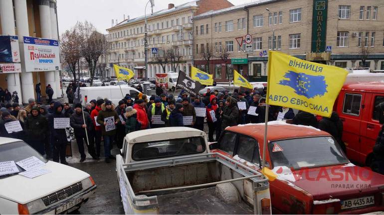 &laquo;Євробляхери&raquo; десять годин блокуватимуть чотири автошляхи на Вінниччині (ФОТО)
