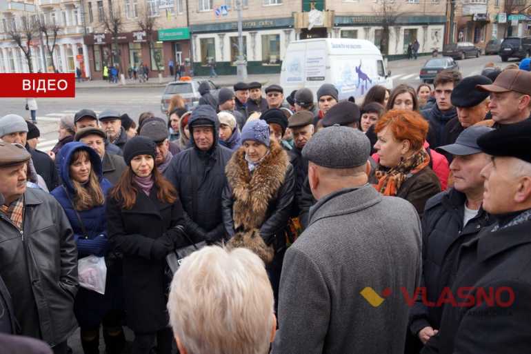 пікет представників вінницьких училищ під Вінницькою облрадою фото