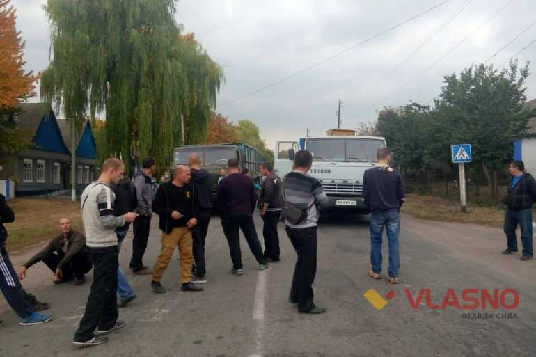 блокування львівського сміття у Погребищі фото
