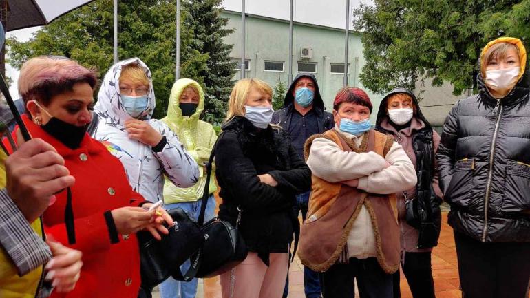 &laquo;Нам немає чим годувати дітей&raquo;: у Калинівці підприємці вийшли на протест