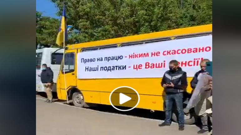 Перевізники Вінниччини проводять пікет із вимогою повністю відновити транспортне сполучення (ВІДЕО)