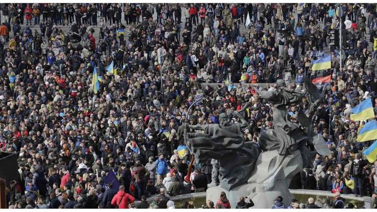 У центрі Києва проходить віче &laquo;проти капітуляції&raquo; (ОНЛАЙН-ТРАНСЛЯЦІЯ)