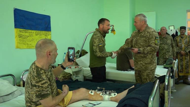 Сергій Наєв відвідав військових, які проходять лікування у шпиталі (ВІДЕО)