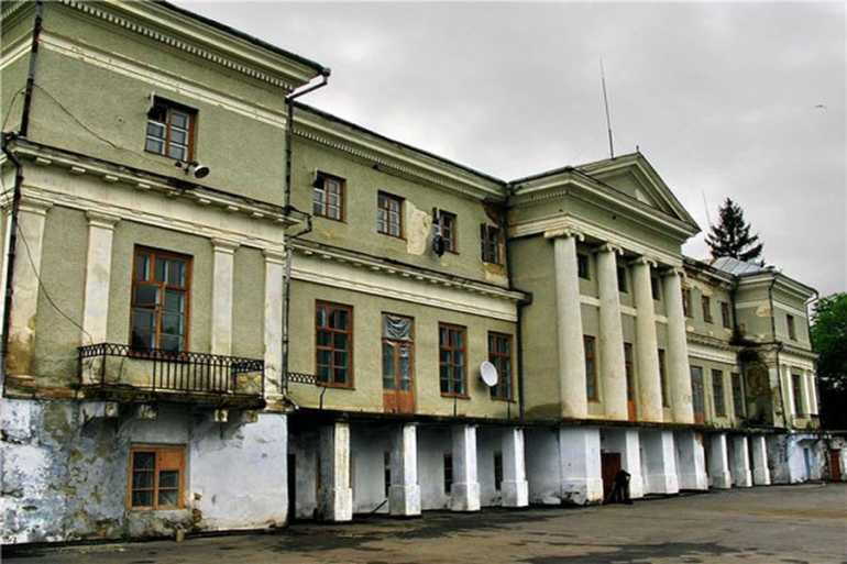 палац у Мурованих Курилівцях фото