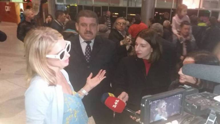 Періс Хілтон прилетіла в Україну: зірка засвітилася в аеропорту Львова