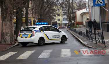 У центрі Вінниці поліція перекрила вулицю