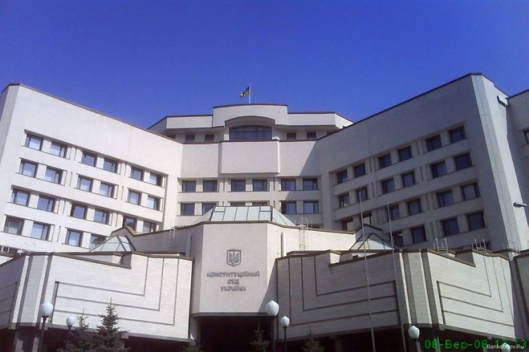 27 суддів піддали сумніву закон про люстрацію