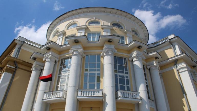 Над Вінницькою облрадою вперше замайорів червоно-чорний прапор