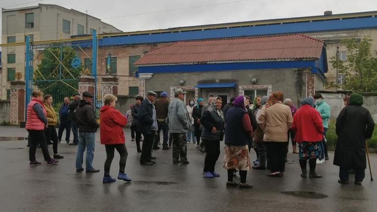 Мешканці Кирнасівки вимагають забрати газові та кисневі балони з території заводу
